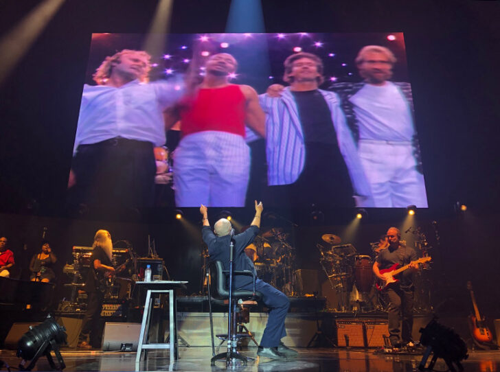 Prophetisch? Collins preist Genesis auf dem Screen