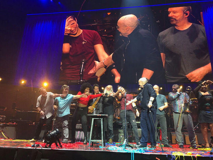 Phil Collins und seine Band in Prag