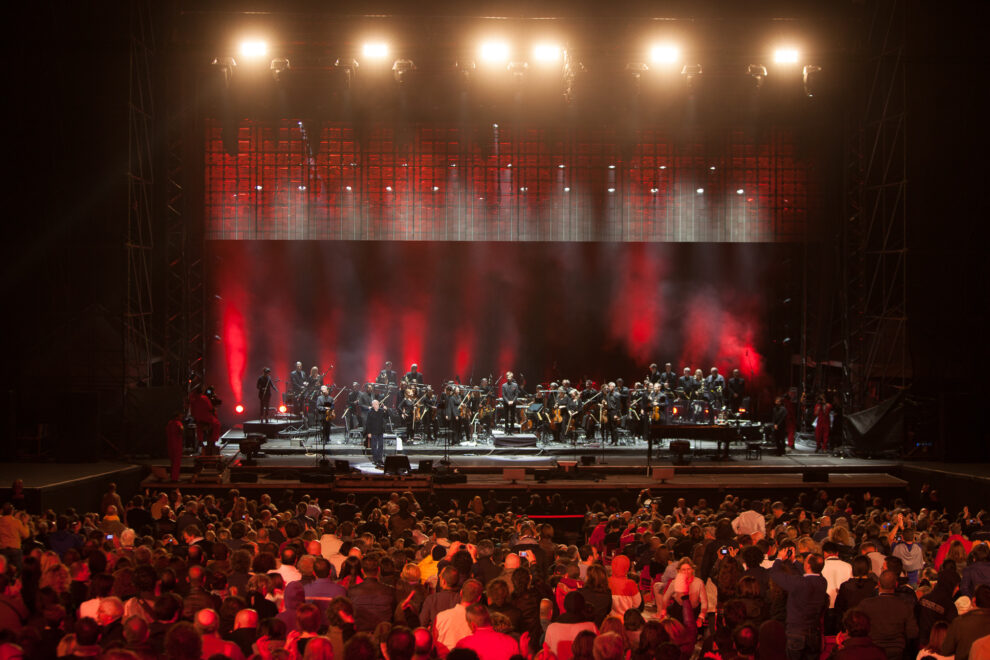 Peter Gabriel und das New Blood Orchestra. Photo: York Tillyer