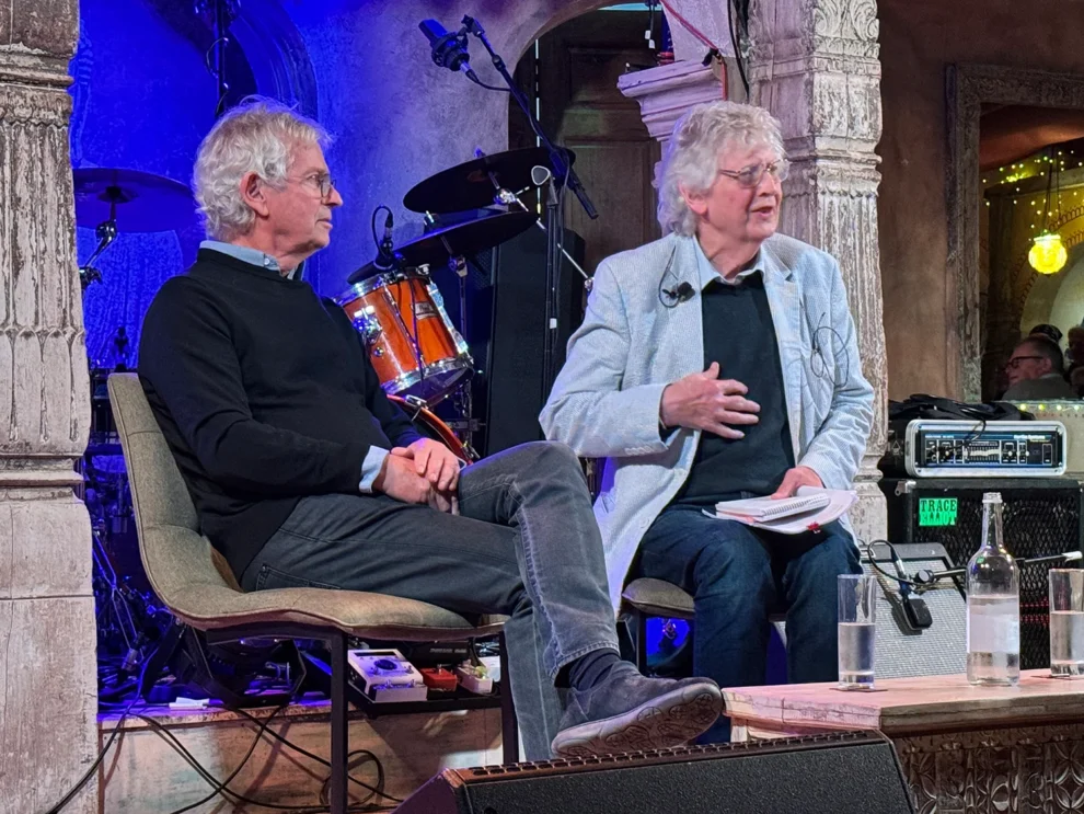 Tony mit Chris Welch auf der Bühne