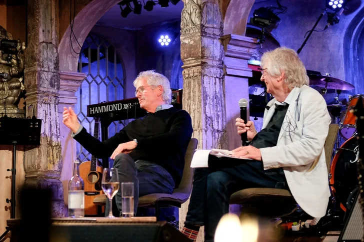 Tony mit Chris Welch auf der Bühne
Foto: Ibelise Paiva