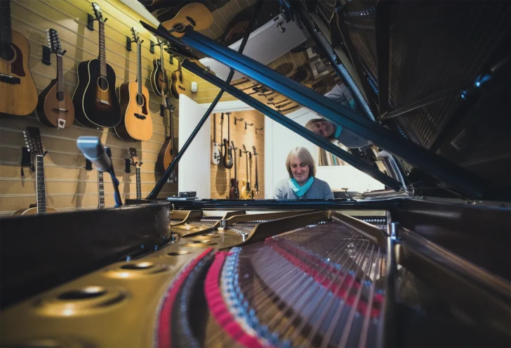 Anthony Phillips am Klavier
Foto: CD-Booklet