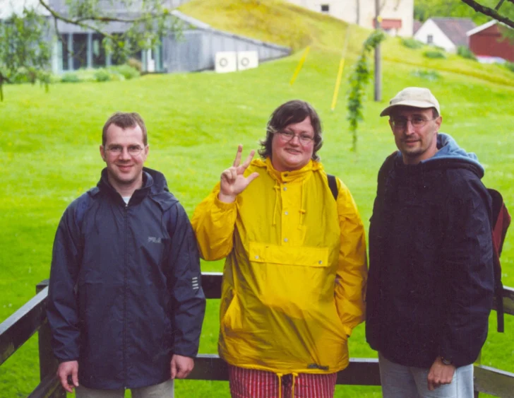 Karin mit Peter und Bernd bei den Realword-Studios 2002